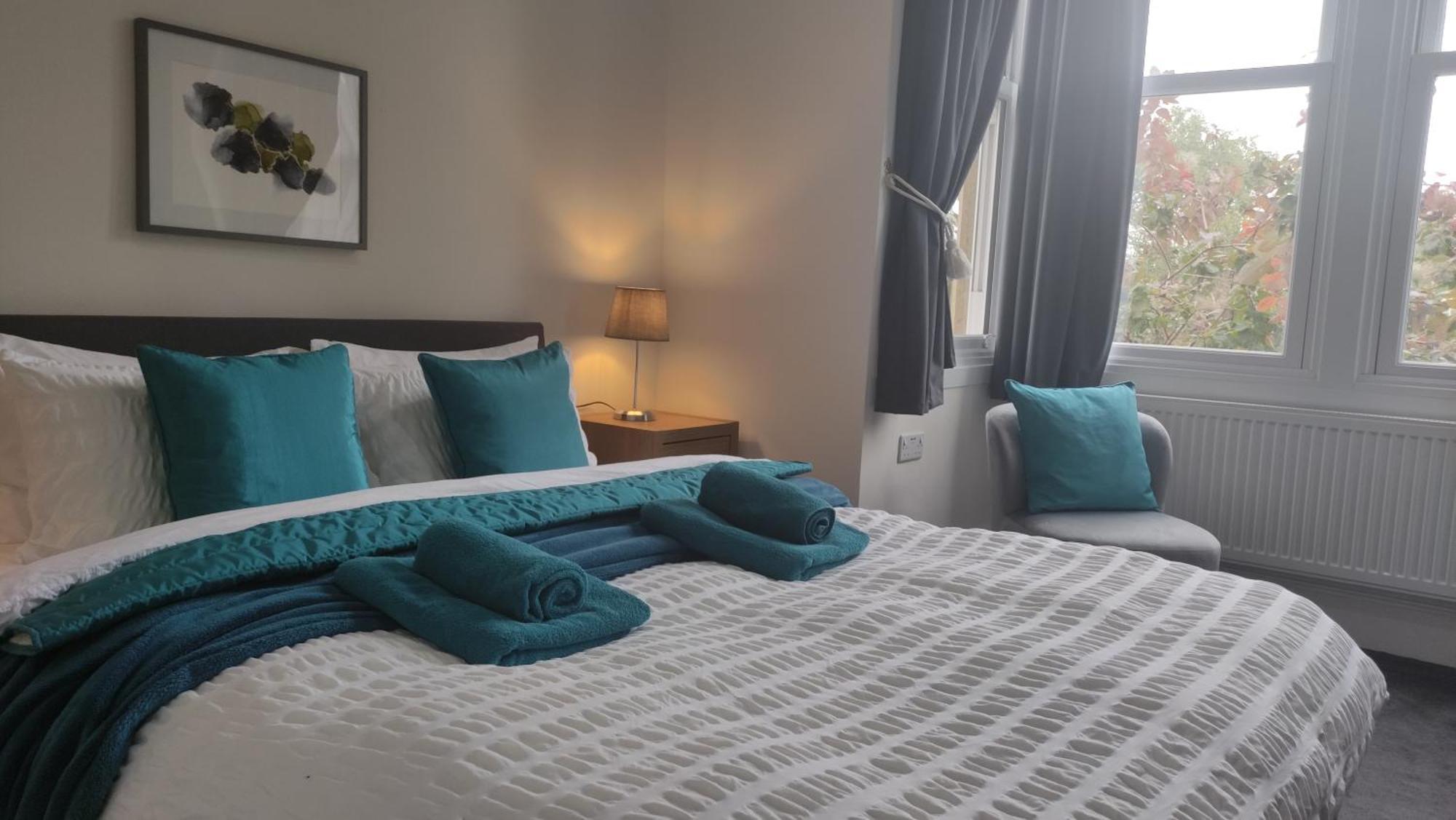 Elegant Malvhina Retreat On The Malvern Hills Грейт Малвърн Екстериор снимка