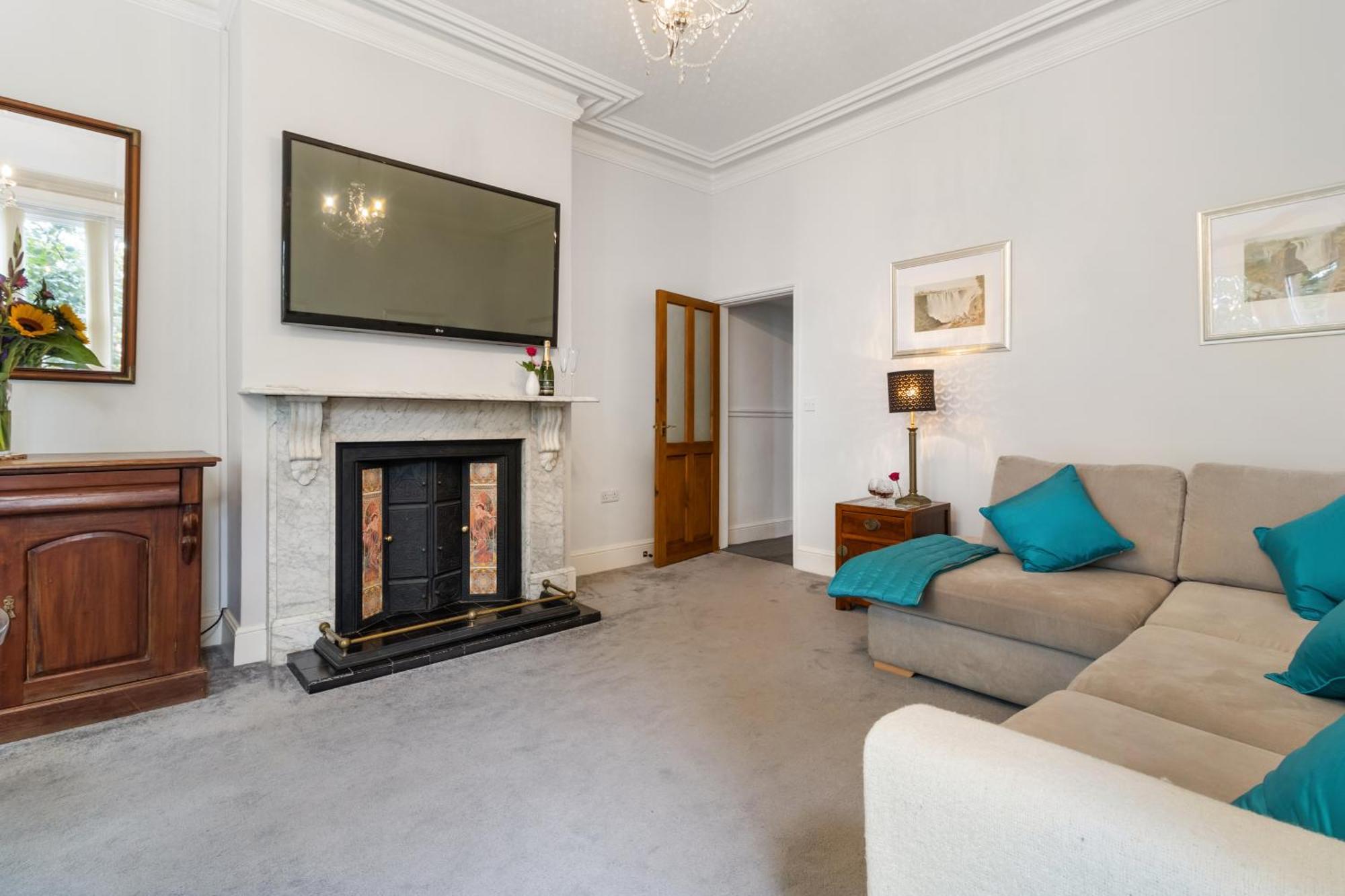 Elegant Malvhina Retreat On The Malvern Hills Грейт Малвърн Екстериор снимка